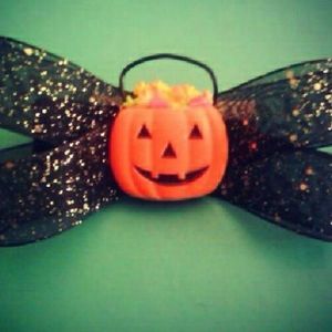 Meet your Posher, Cynthia bows